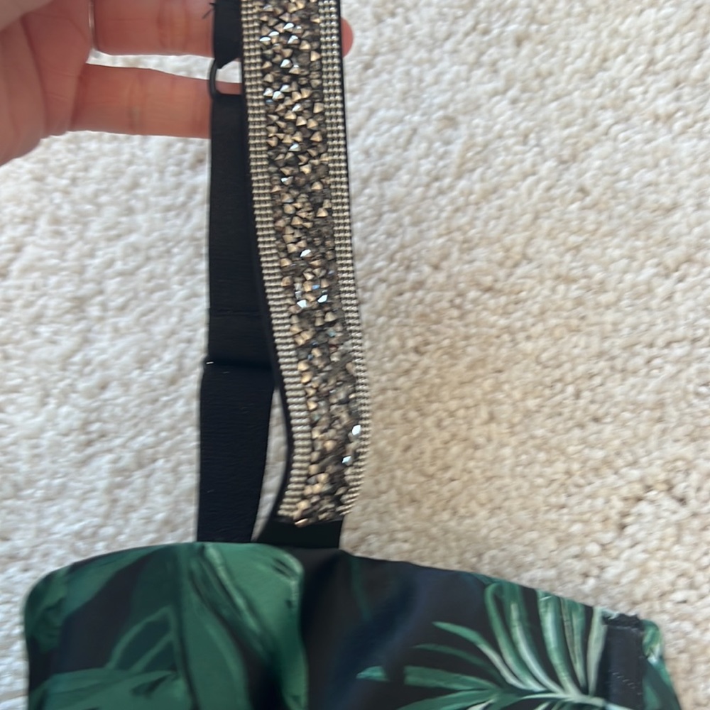 Victoria’s Secret Very Sexy 32DD longline bra/top - Picture 2 of 5